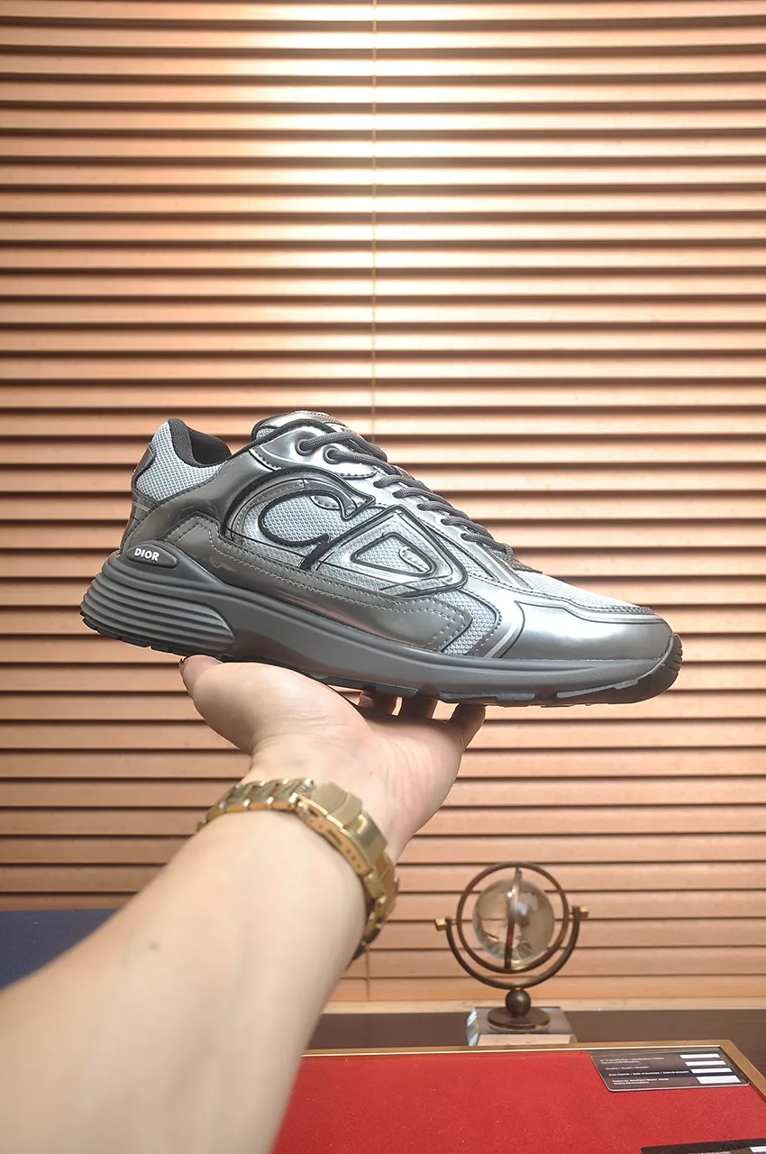 Men's men's shoes 💰: 520💶 (top original order) Brand: Dior (Dior) Standard code: Men's code 38-44 (45 customized) Level: Same style as the official website Material: Top-quality original cowhide stitched together Original wear-resistant and lightweight outsole Style category: Fashionable casual shoes Distinguished luxury brand elements top luxury Color: Actual picture color